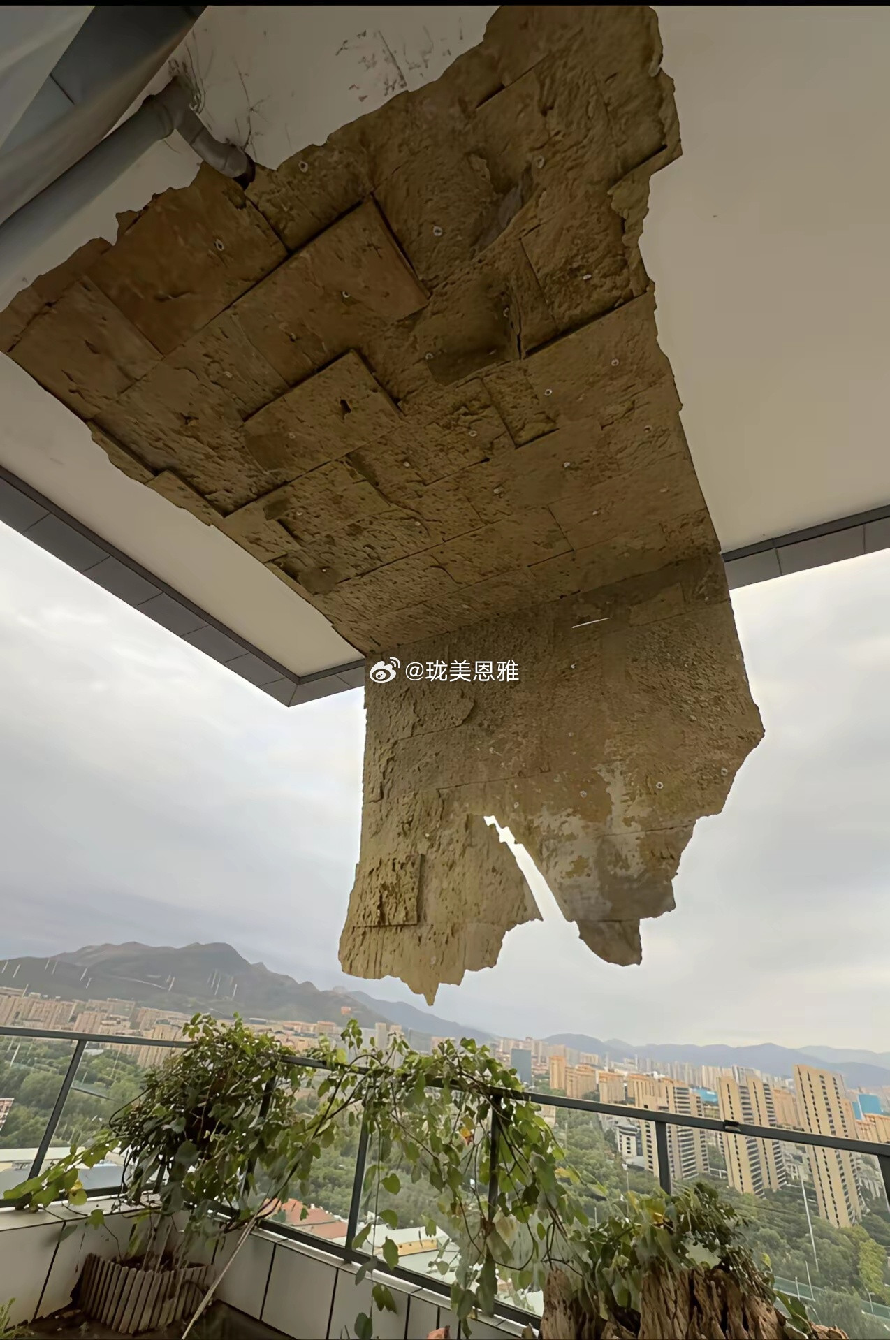 网友晒出:青岛市区当年四万买的第四代宅🥹惊呆众人…​​​