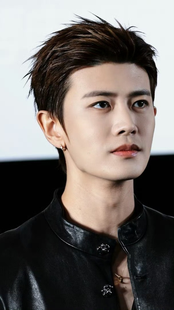 任嘉伦线下实物战神陆千乔真就硬帅啊