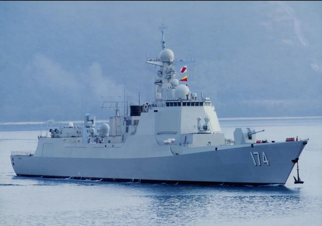 中国海军为何还在继续爆兵052D？这么说吧，继续爆兵052D，就是为了对付全世界