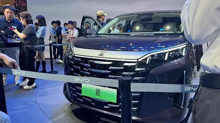 专家预测，2026年比亚迪将会迎来新一轮的爆发，作为行业老大，在2025广州车展