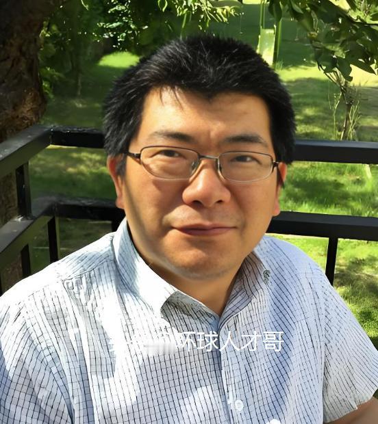 麻小南，武汉大学毕业的天才学霸，法国巴黎南大学博士，国际知名数学家，世界首位获得