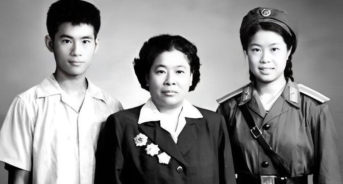 1933年，许世友听说部队有一位出身武当的女侠，就要上前切磋一番，看看到底是武当