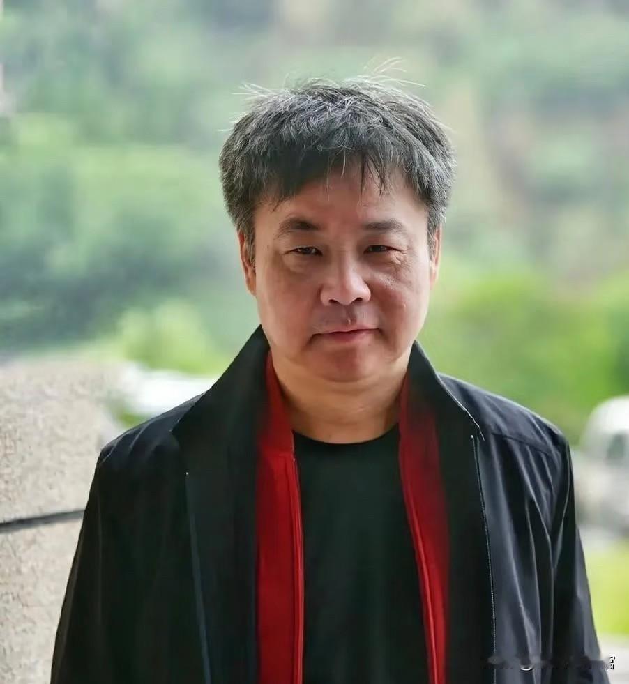 余华“摘瓜”梗火了，原来网上传个段子，说他和莫言带着史铁生去偷瓜，看瓜的人来了，