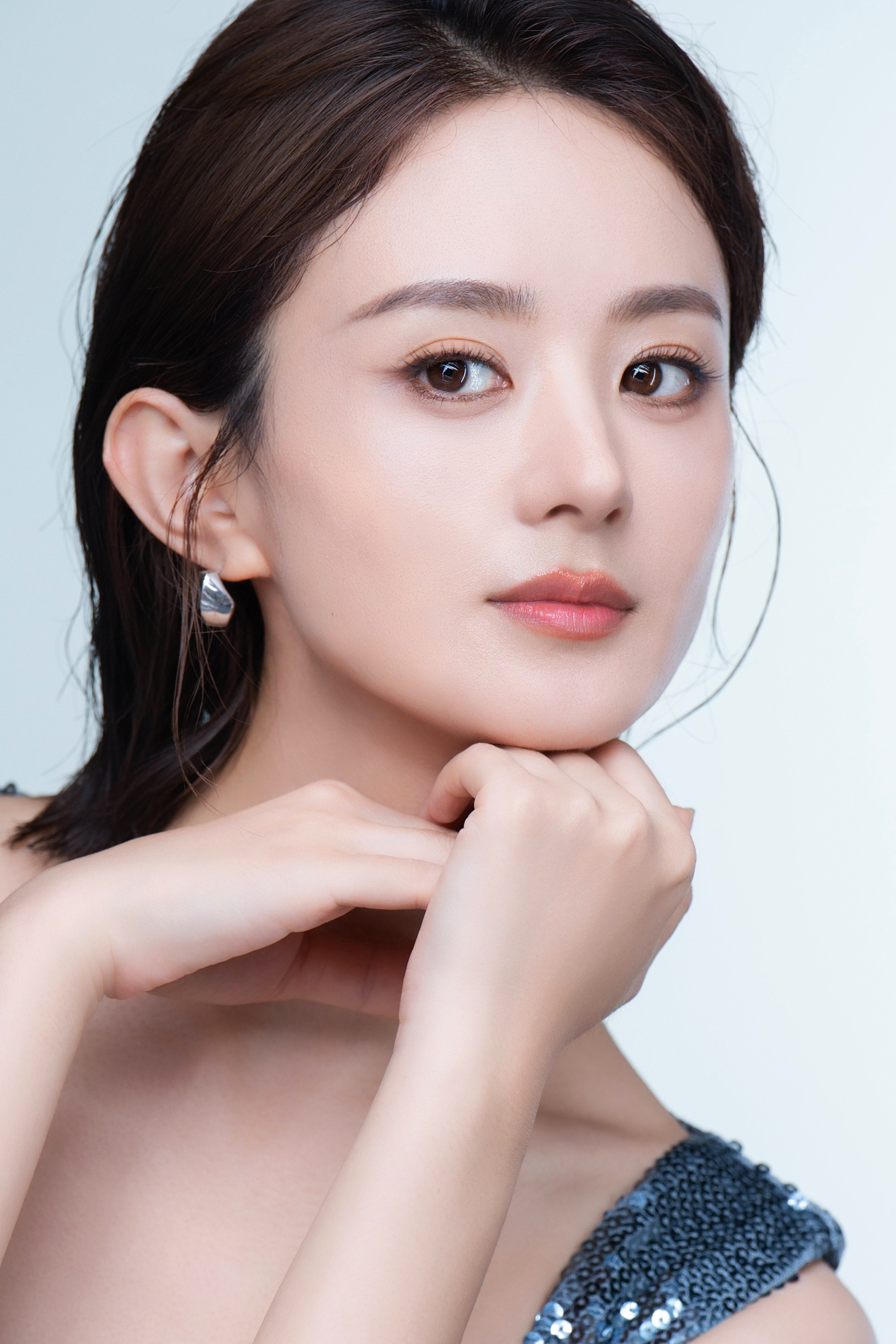1.赵丽颖的审美一直不太受认可，那些被吐槽土气的礼服都是她自己选的，并不是团队