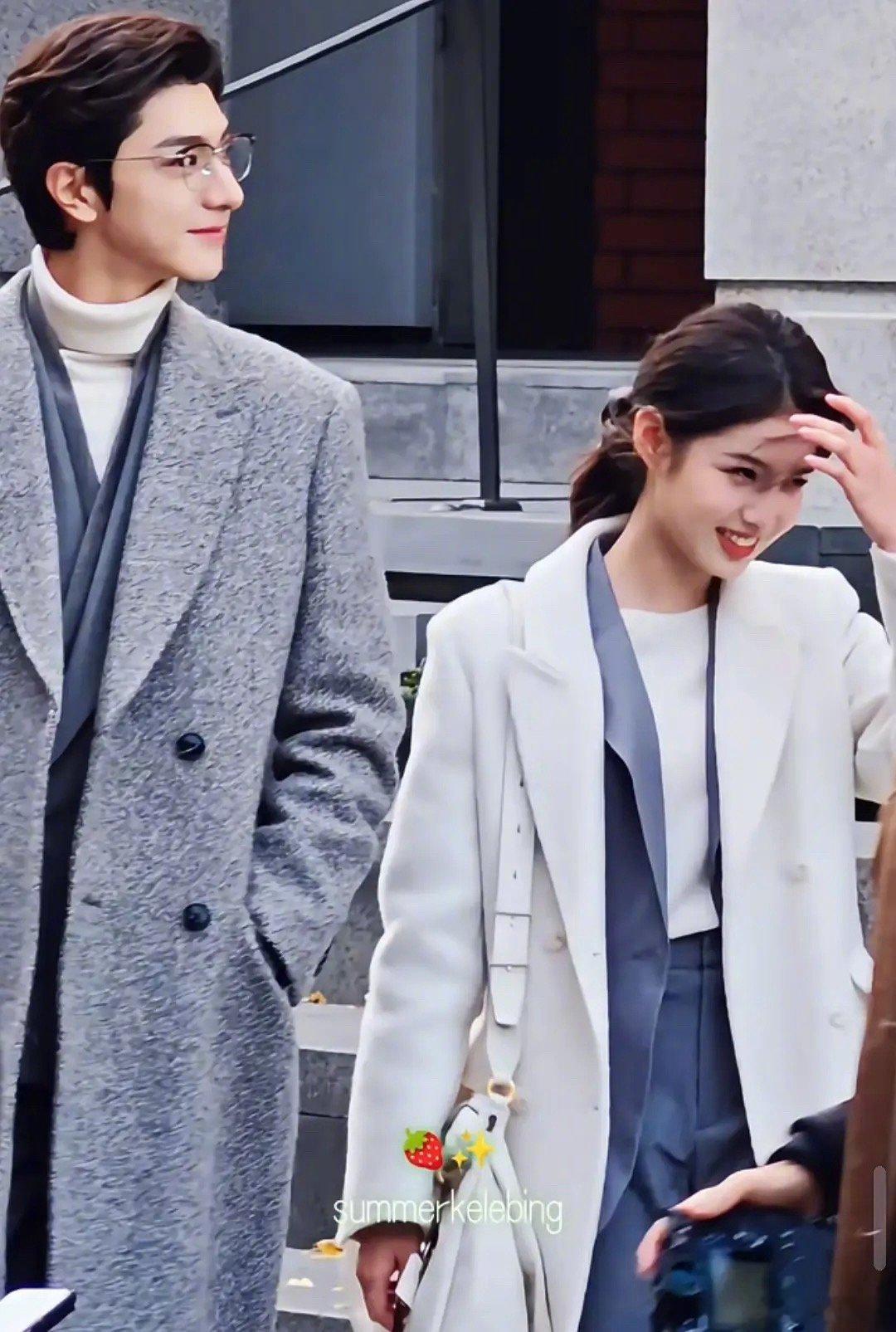 林一、敖瑞鹏现偶大衣路透，有没有很养眼～