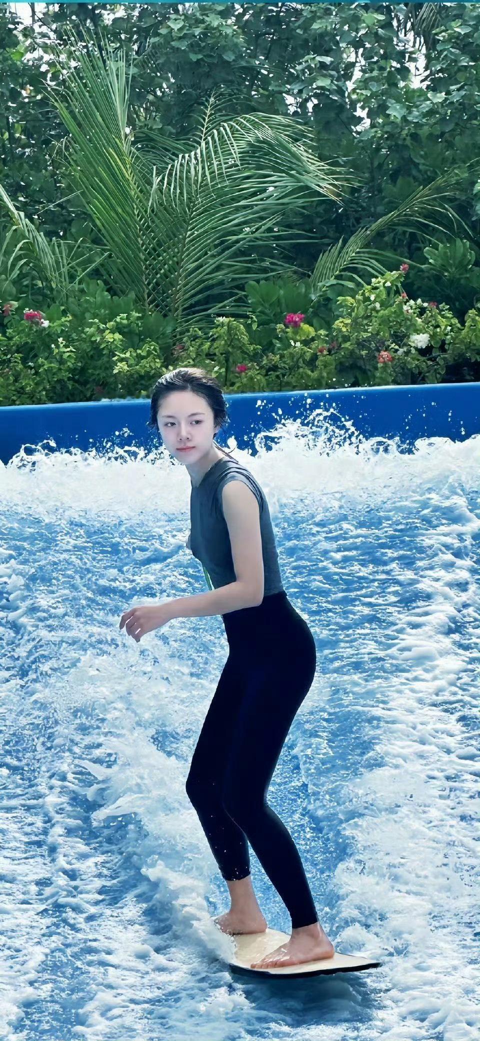 赵今麦把头发剪短了赵今麦