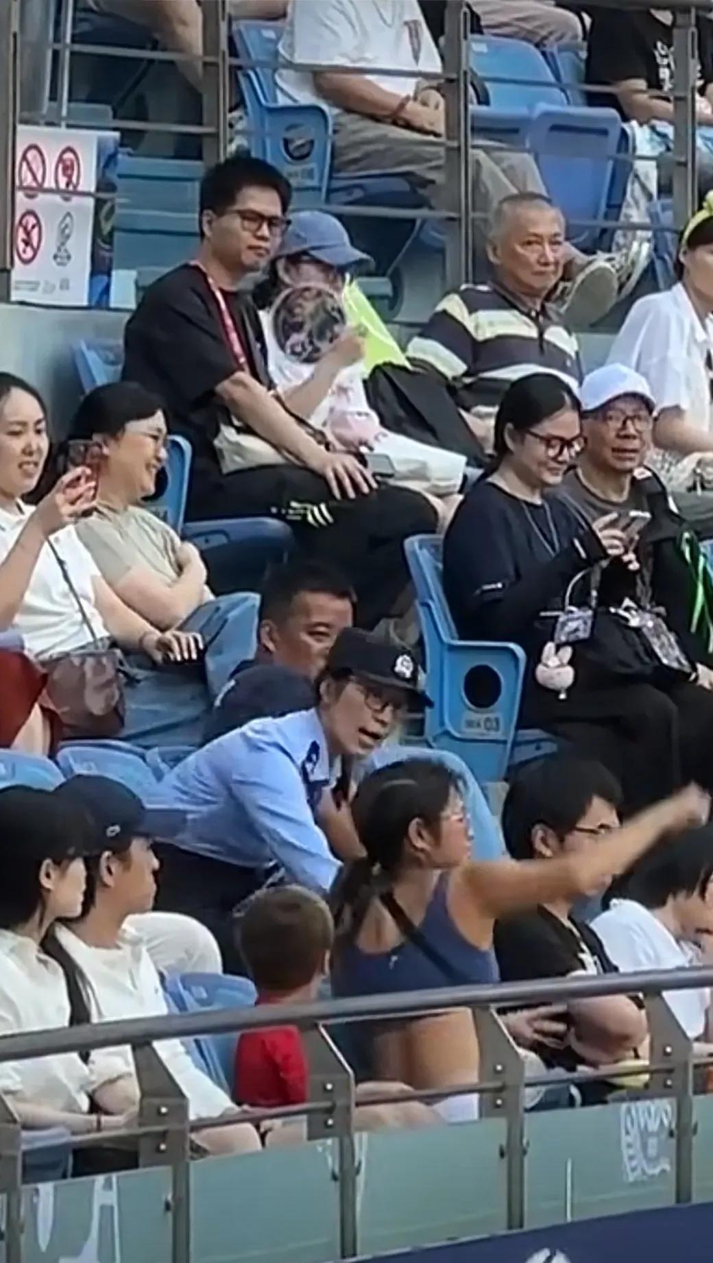 指责一个人很容易，同情一个人需要底蕴。这女的明显是精神方面出了点问题，不像是故