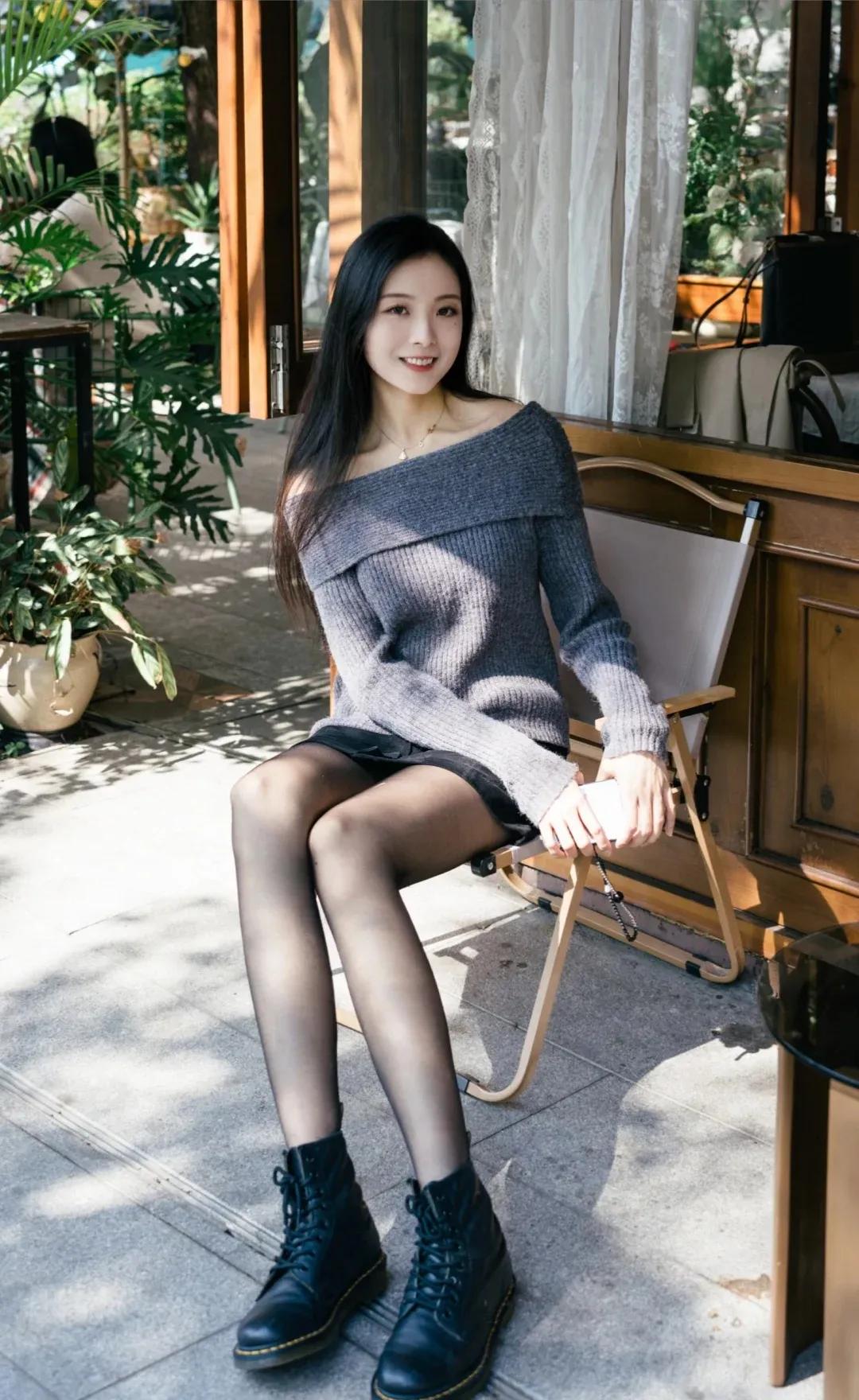 甜美少女，秋日暖阳，黑丝和阳光的化学反应温柔甜美少女超透黑丝穿搭