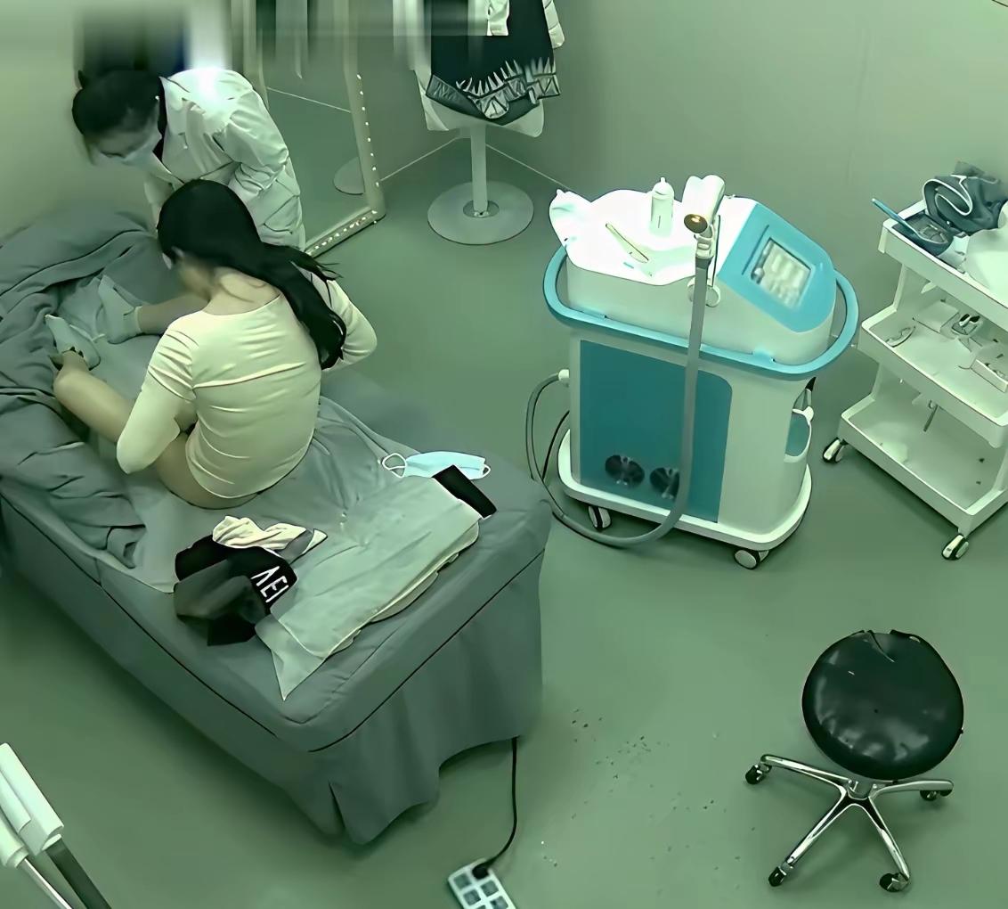 现在女生出门在外，真的要保护好自己，摄像头无处不在，很多所谓的隐私，真的得不到保