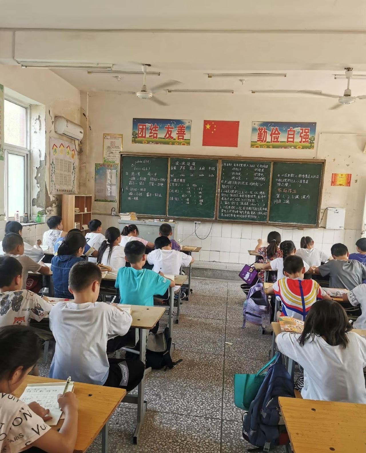 你能相信吗？小学教师已经开始被调往高中任教了。没别的原因，就是因为小学生源在减少