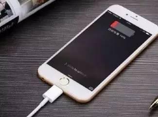 为什么手机电量到20%就掉得特别快？不是电池坏了，是手机在"骗"你相