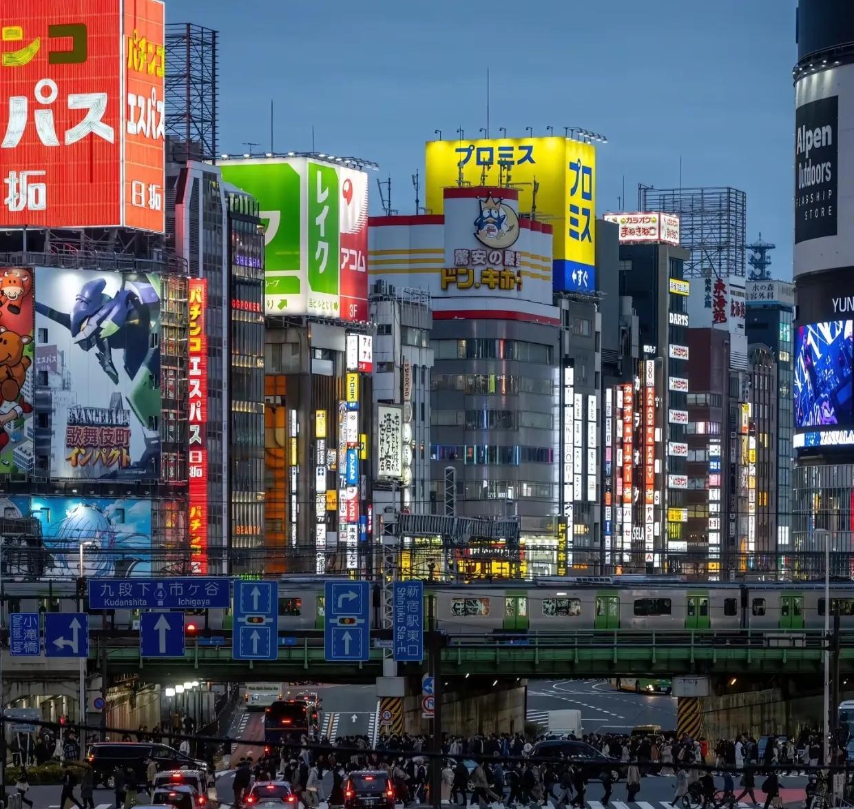1995年日本GDP总量最巅峰的一年，大约占全球GDP的17.7%，人均GDP更
