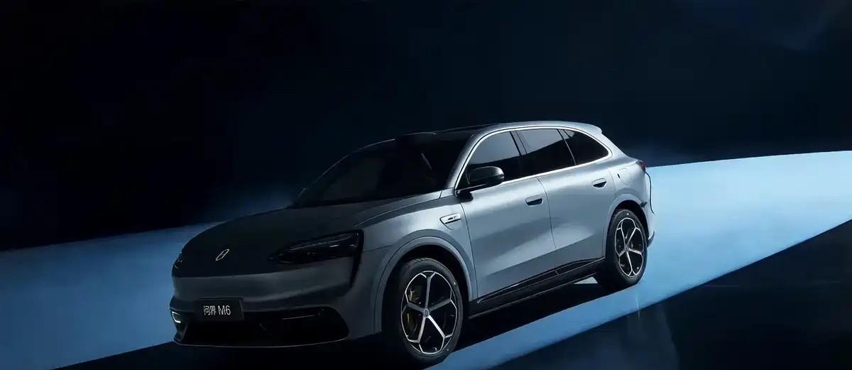 问界M6这回算是把定位卡死了。你感觉问界M5小了点，又嫌M7太大太贵，现在有得选