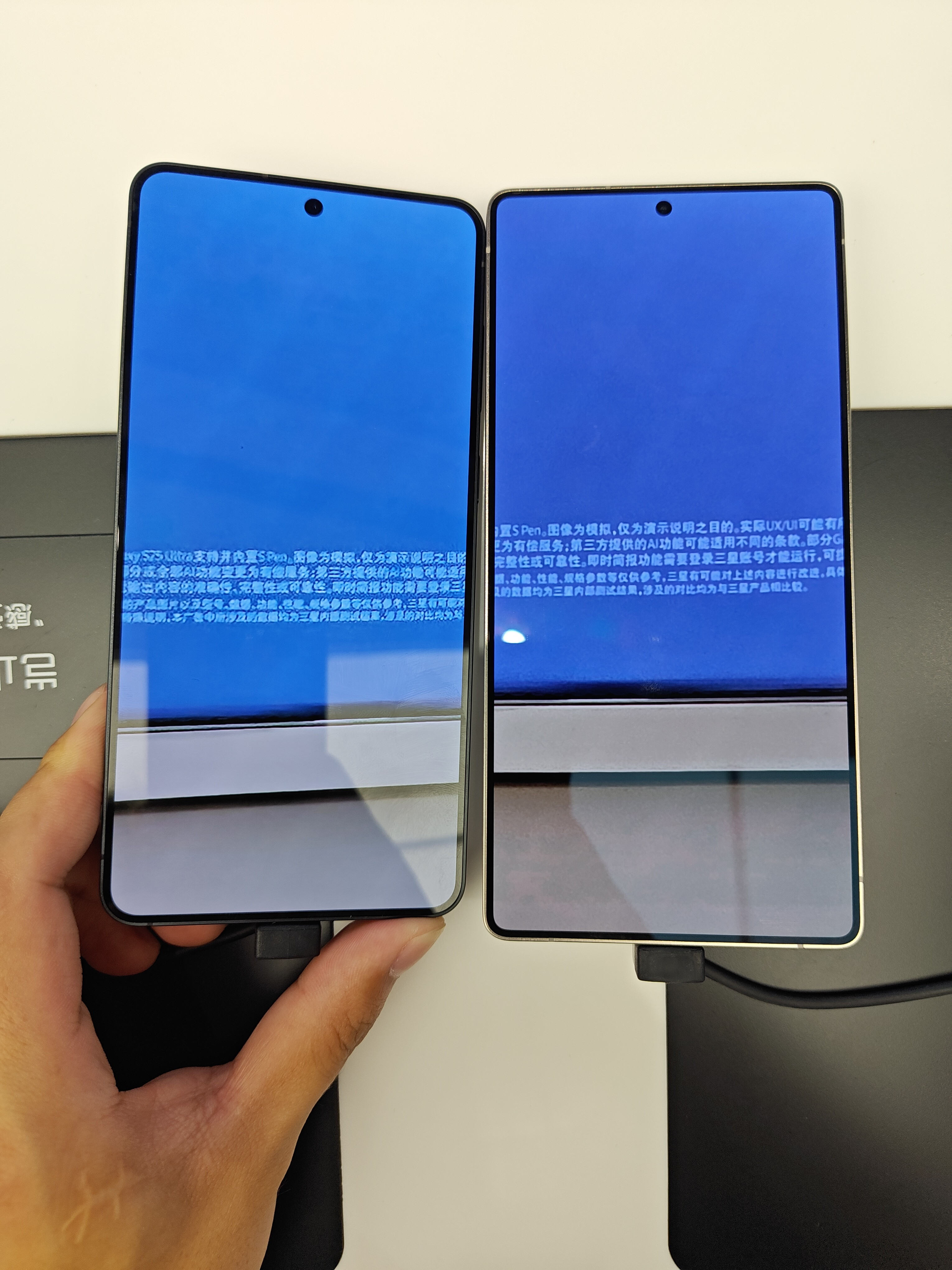 图中左为Edge，右为Ultra。不谈别的，谈单纯文字解析力图一是Edge