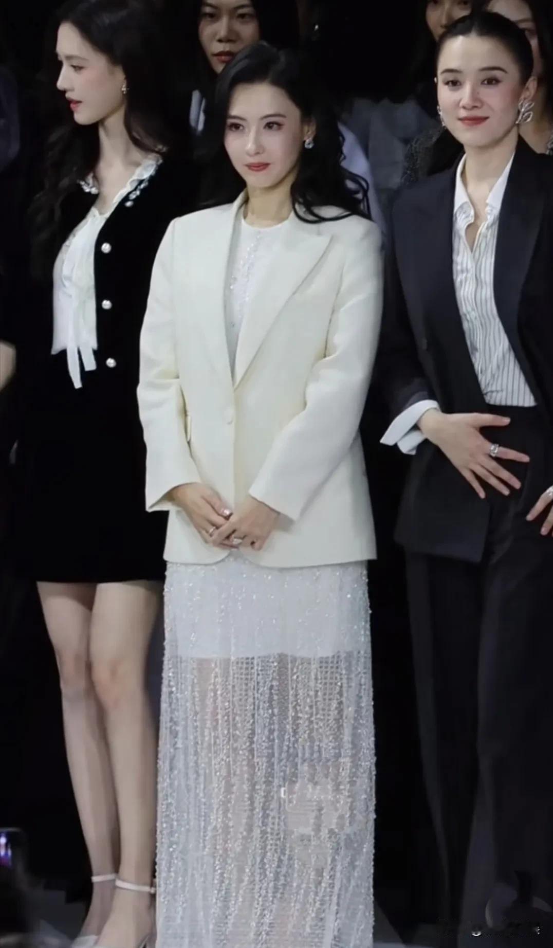 我发现，娱乐圈真会选女明星，个个鼻子都好漂亮，鼻子高挺，颜值就提升一大半了！4