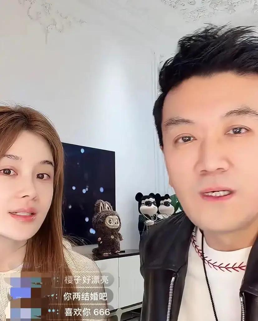 500万人围观，杨子被一句话逼停直播间突然安静。赵缨子盯着杨子胸口那块玉，