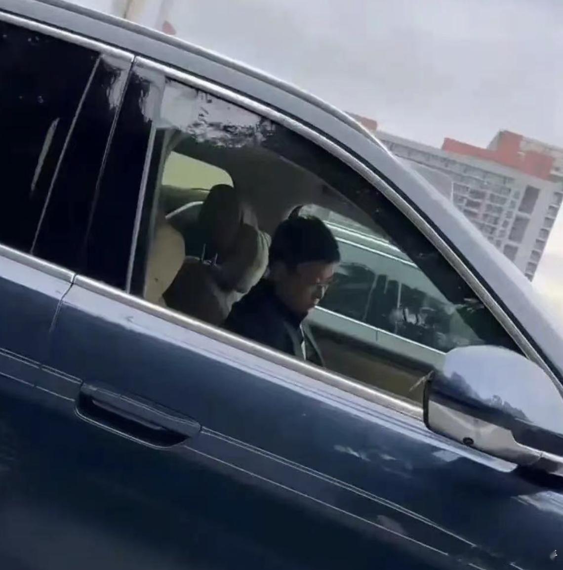 内涵余承东？蔚来：开我们的车没机会在辅助驾驶时睡觉昨日，“余承东开车睡觉”的话