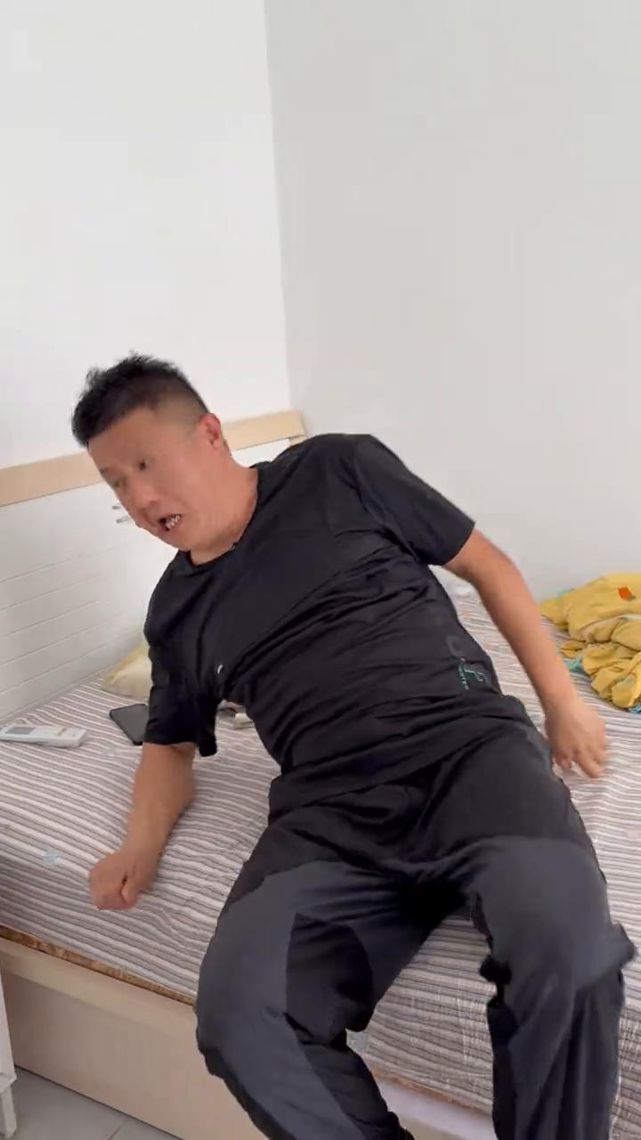 这猫成精了吧你？成精的猫扔了。
