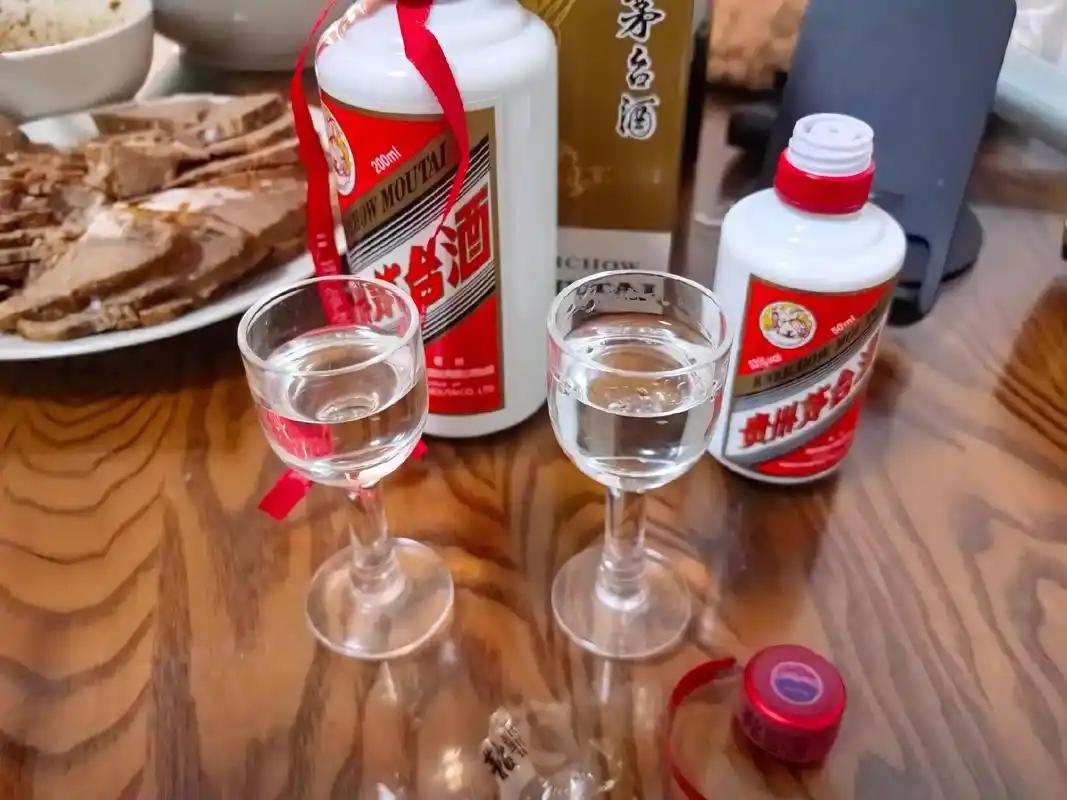 很多人都被一句话洗脑：男人不抽烟、不喝酒，就是顶配好男人。说实话，这话真的
