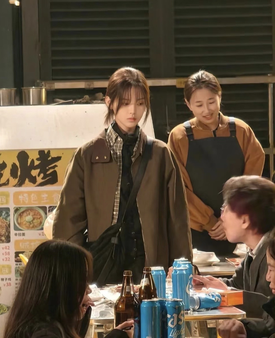 完了，以前现偶清一色的总裁豪门高大上今年开的现偶清一色的出租屋文学小镇文学看看杨