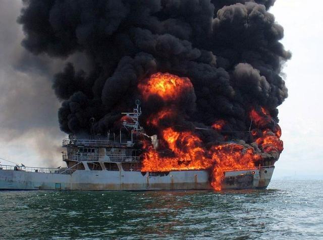 美国潜艇在非战场海域击沉伊朗船，还得意洋洋对外宣布——世界上不是只有美国有潜艇，