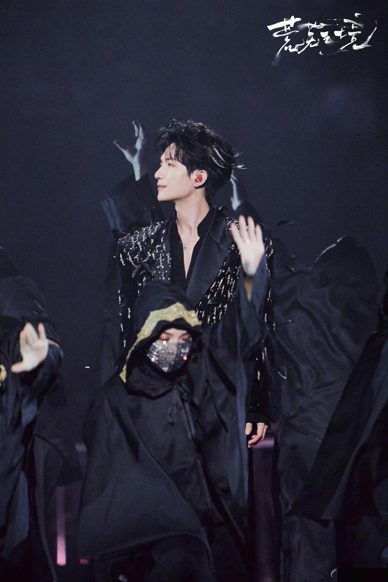 陈楚生武汉演唱会好多惊喜哦，第一个是他竟然把《大梦》的原创请来了当嘉宾，两人同