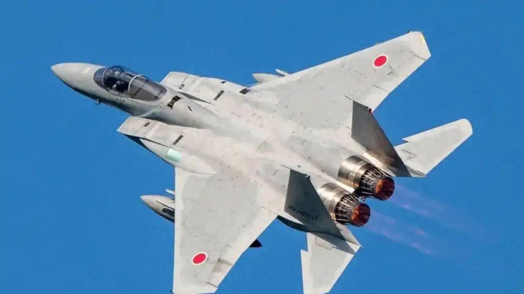 日飞行员被耍到自闭,中国无侦-7翱翔两万米高空,“骑脸”戏耍