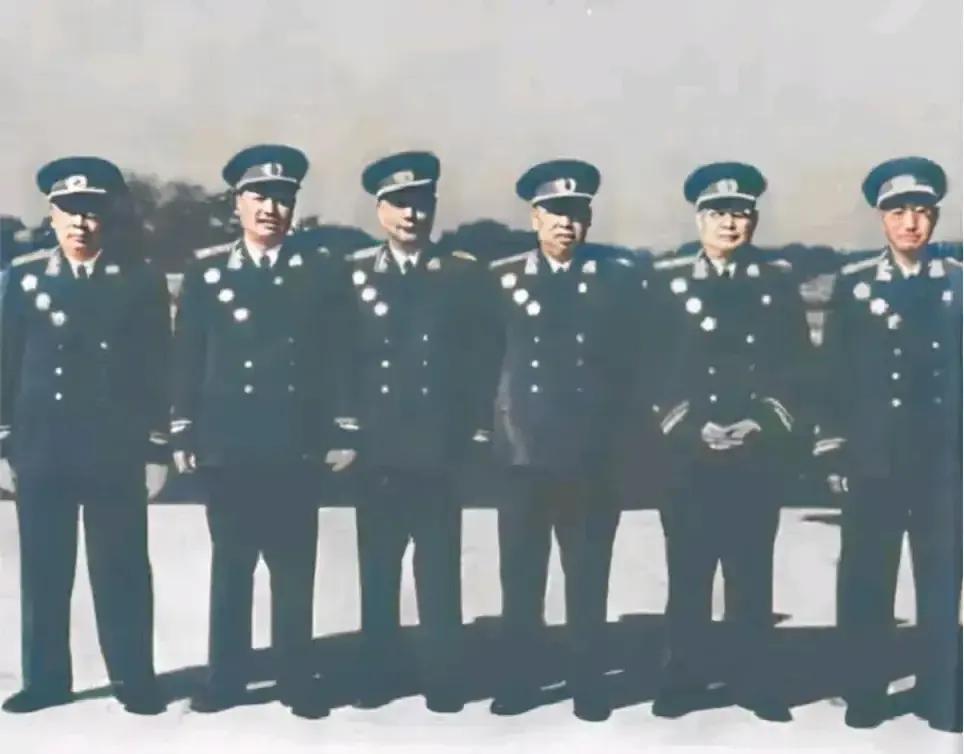 1959年10月1日，国庆10周年，就在这一天，贺龙、聂荣臻、徐向前、罗荣桓、陈