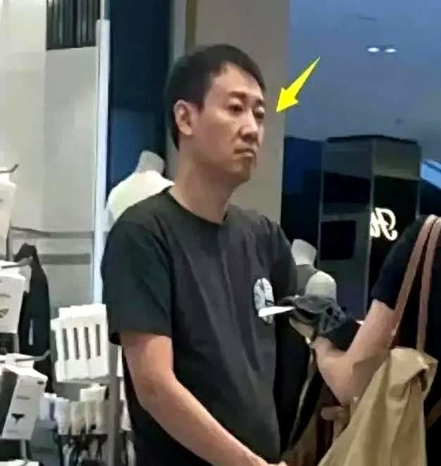 病人有可能到最后都不知道自己真实情况，但是家属不是。辛柏青就是典型的病人家属