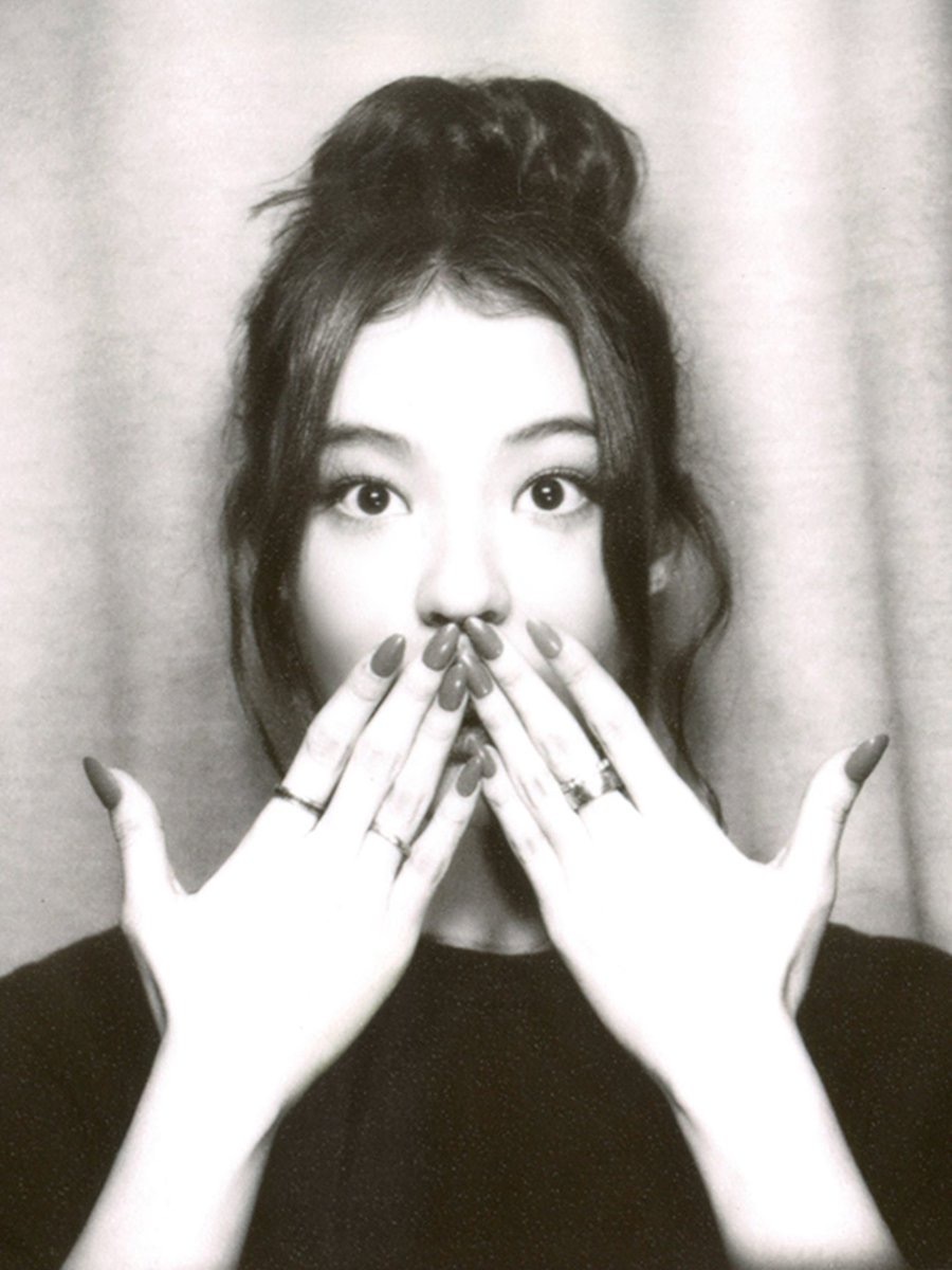 投稿EllaGross＂黑夜里踱步的波斯猫，＂​​​