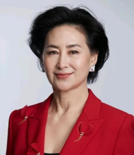 2022年，何超琼说：香港回归的时候，我爸爸跟我打赌，像上海这样的大城市多少年可