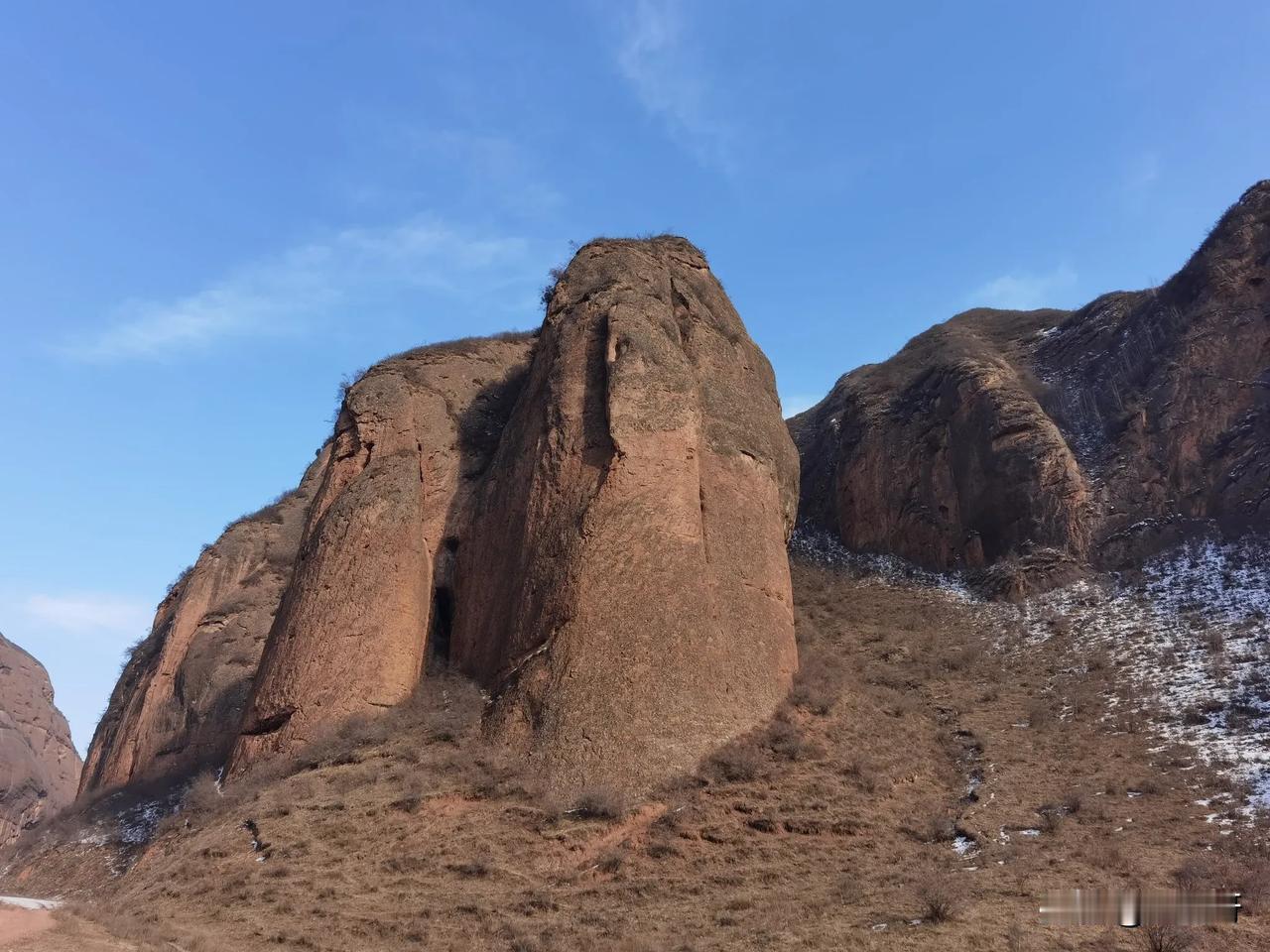 大自然美景打卡大西北的冬天，雪山林立，一片荒凉，可就是这样的景象却能治愈心灵。