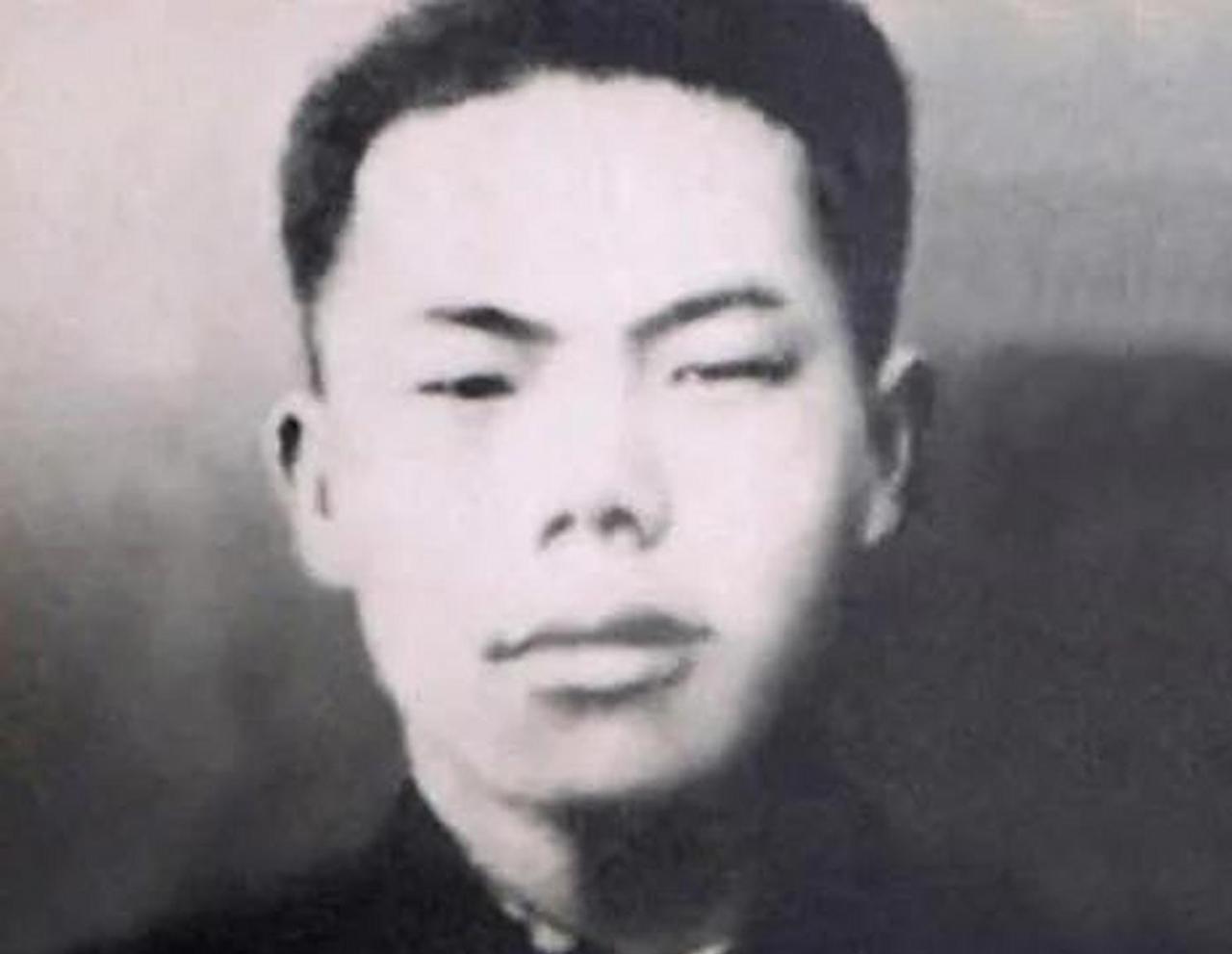 1952年，志愿军战士倪祥明在夜间巡逻，意外听到山下有叮叮当当的铁器声，于是他丢