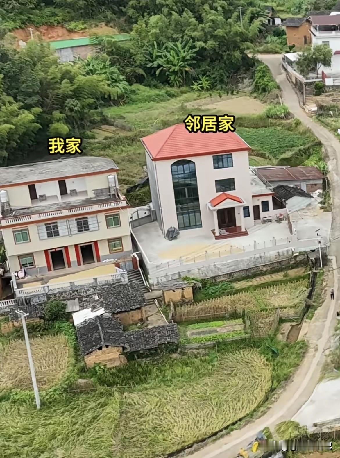 邻居家靠路边，没有留任何路给我家，网友们有没有好的解决方案？