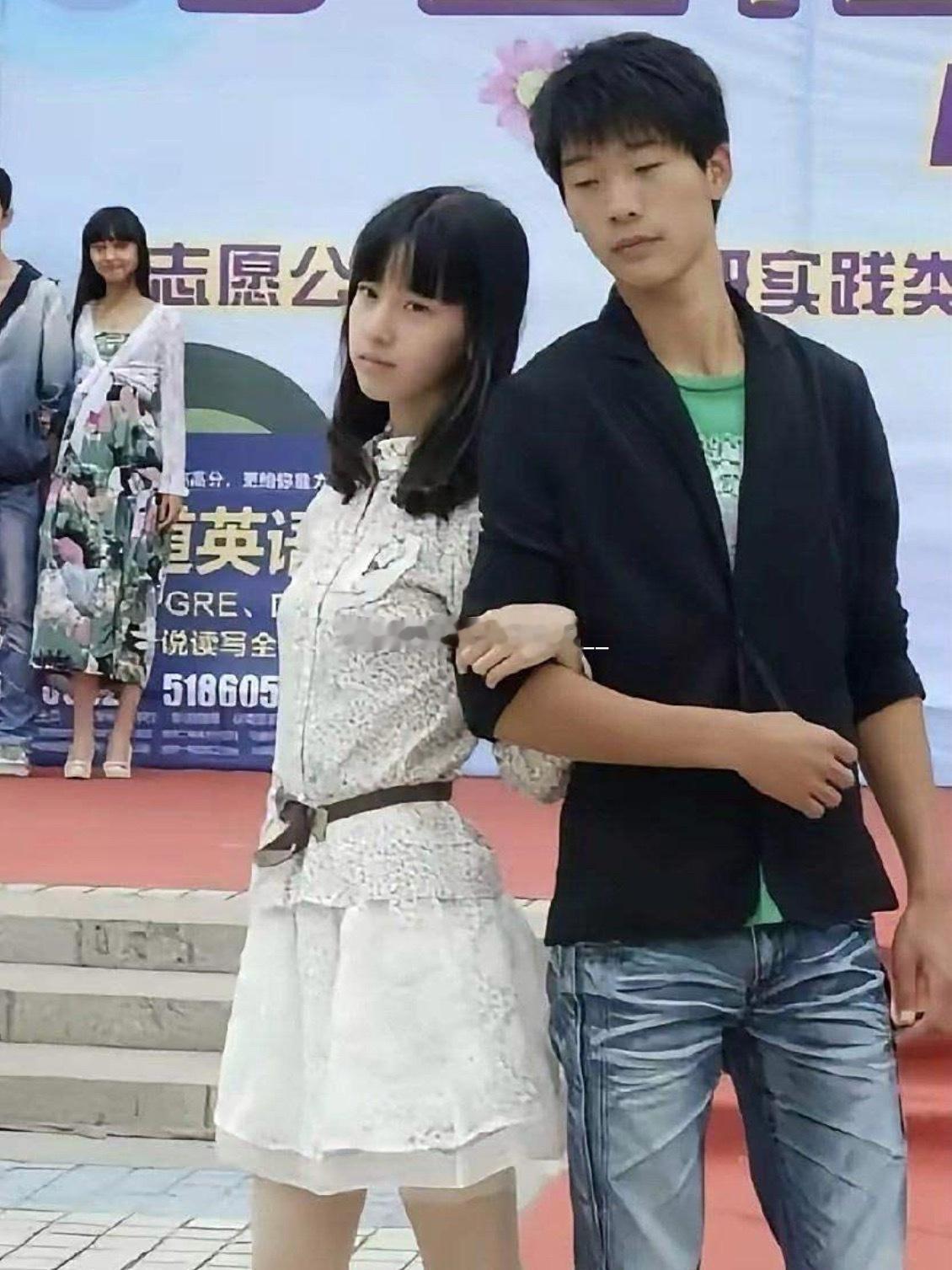 陈都灵不愧是世界上照片第二多的人​​​