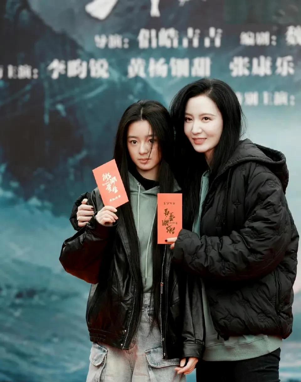 黄杨钿甜在娱乐圈已经势不可挡了！这么大的风波，中戏、北影、中传三家国内顶级演艺