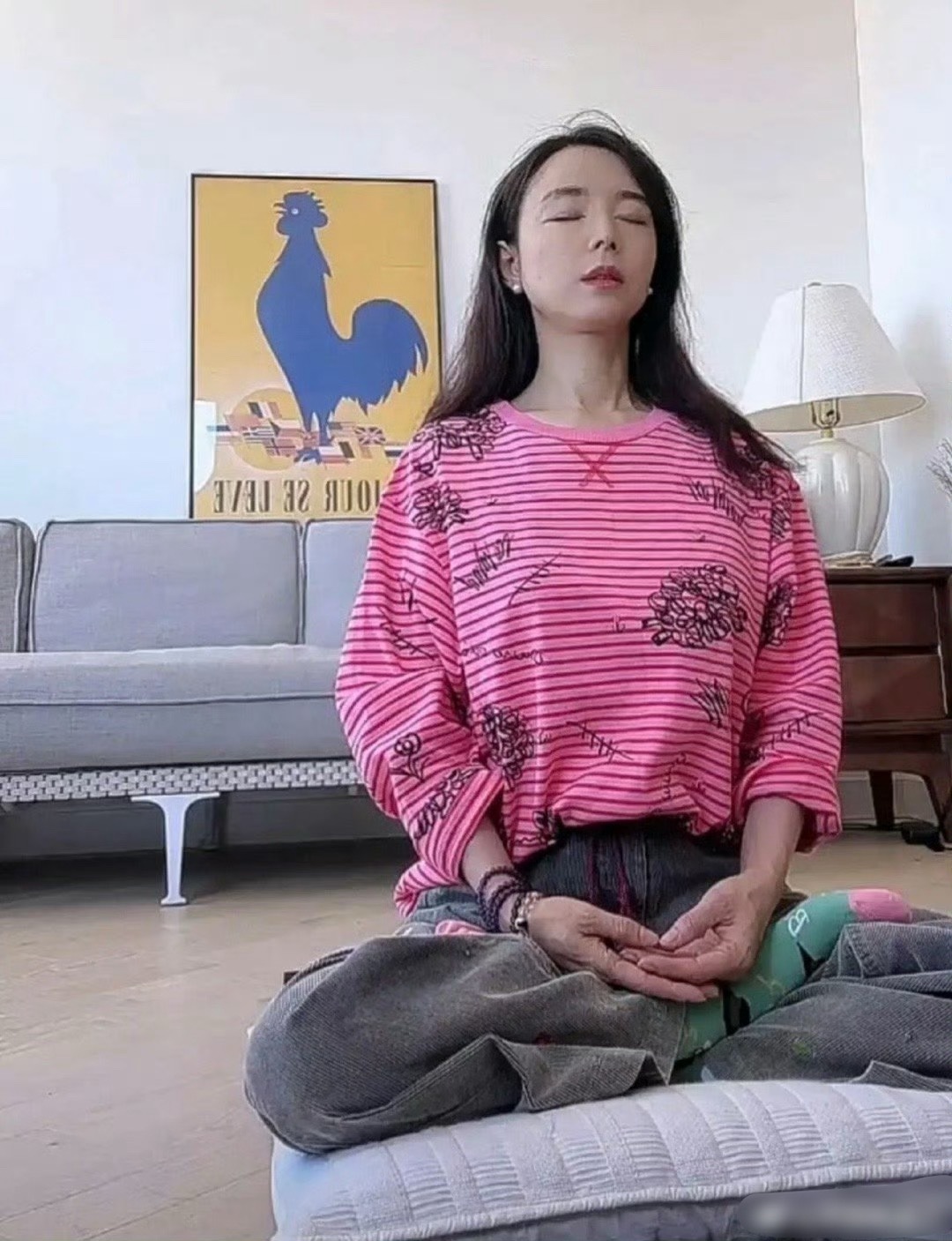 张静初的手张静初的手这是怎么了？下地干活儿了？[捂脸哭]​​​