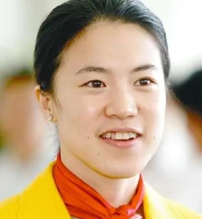 一次节目采访中，主持人向马龙抛出了一道“送命题”：“在国乒队里，你最怕的人是谁？