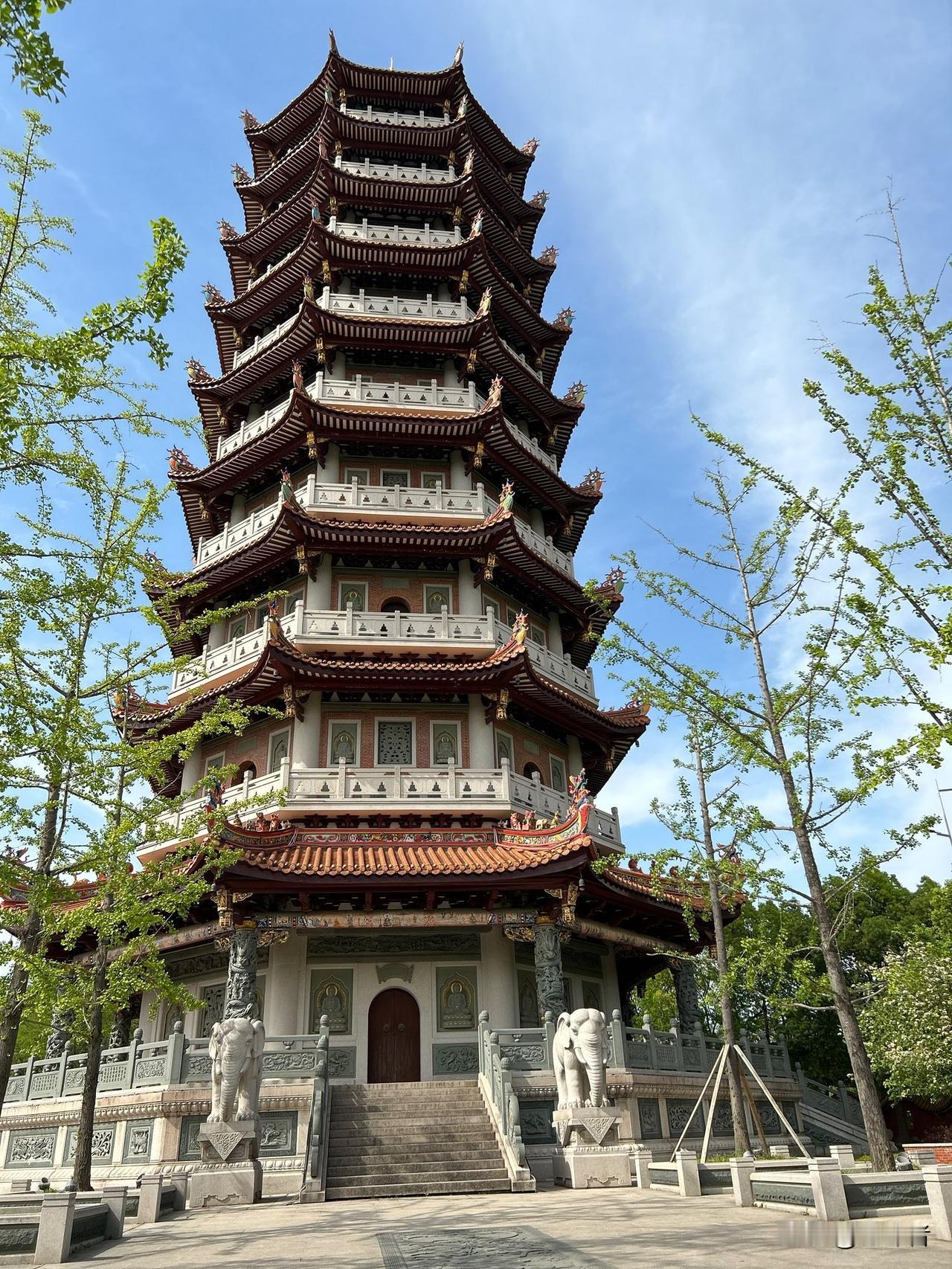 大学生的毕业现状，很无奈的说毕业等于“失业”，掏空父母的积蓄，只换来了一张文凭