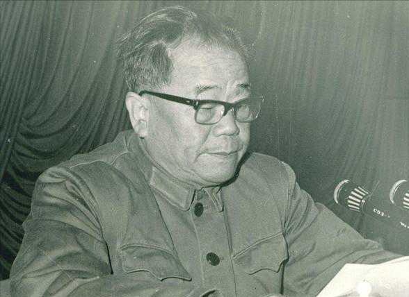 王近山复出工作之后，担任南京军区副参谋长，昔日他的老部下们，都成了他的上司，比如