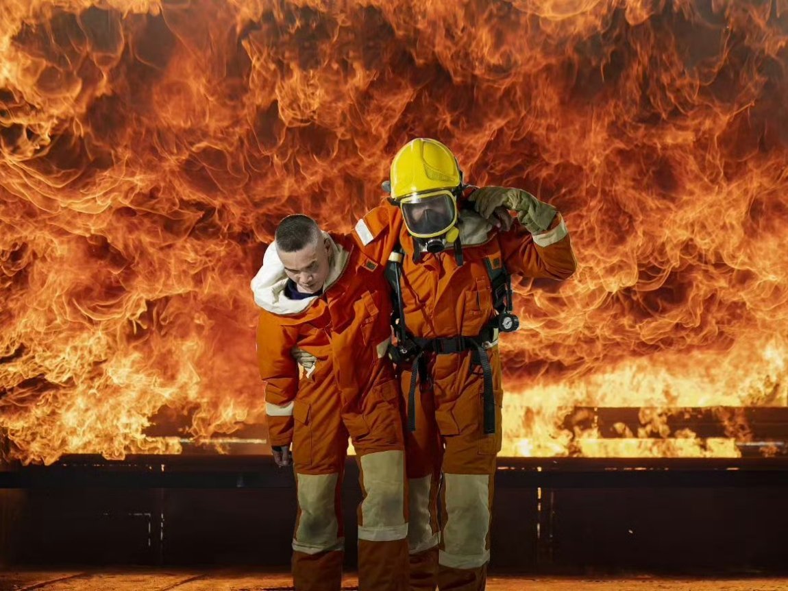 香港大埔火灾伤亡情况更新截至12月9日，火灾遇难人数增至160人。仍有6名市民失