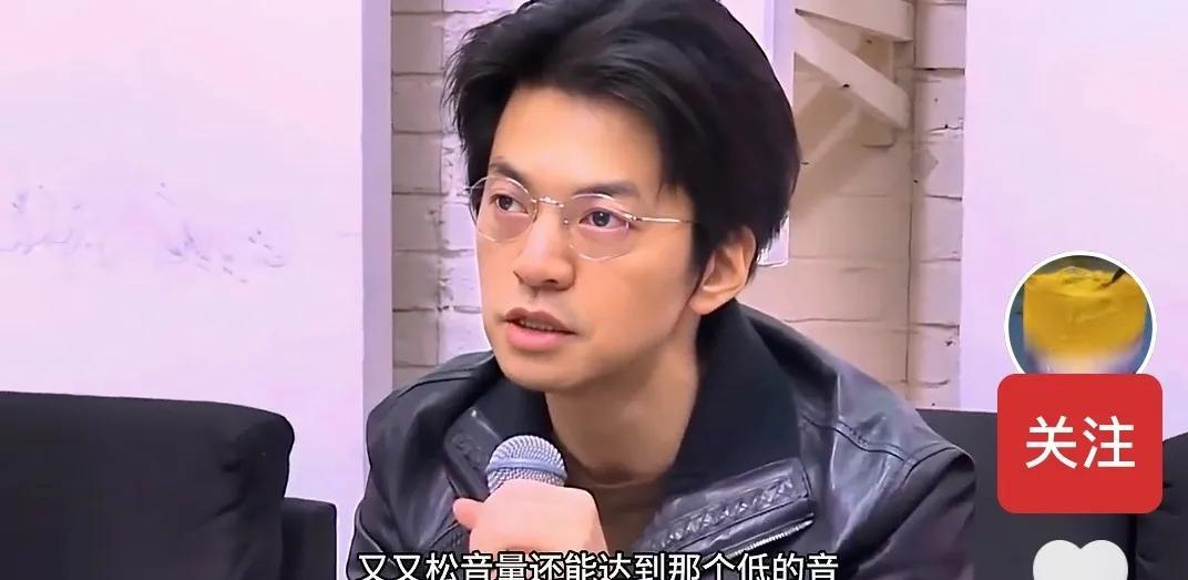 不知道李健看到现在的单依纯，还会有什么样的建议呢？有网友说：李健成就了她，而常