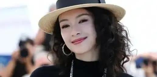 章子怡成了“输家”？这结论扎心却现实。她曾用8年时间，把汪峰与葛荟婕的