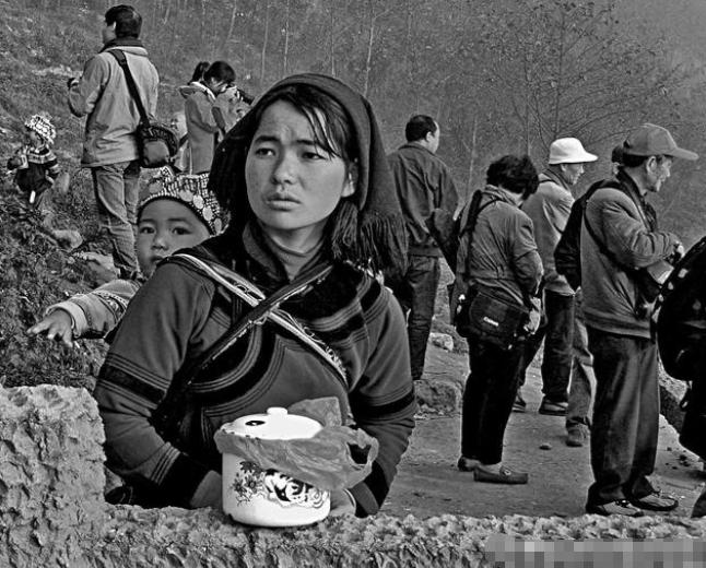 1928年，王月贞被拖上处刑台，当执行前，她突然激动道：“先等会，能不能让我提一