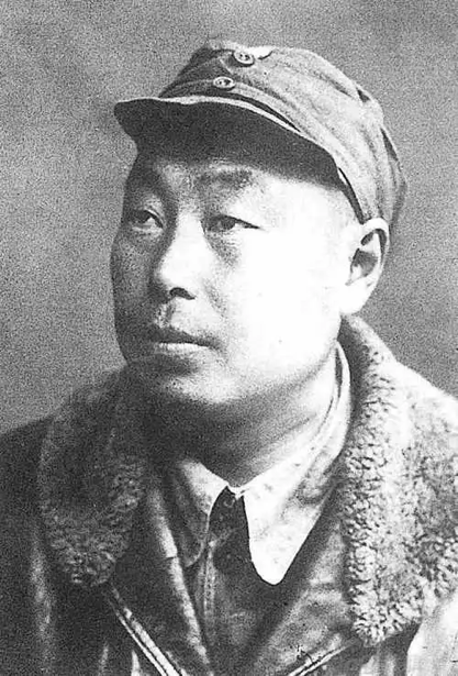 1939年的一天，走在徐州战地的一位日军军官看见了一块儿木牌。这个军官并没有因为