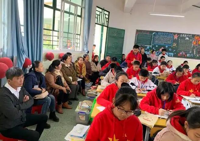 教过那么多孩子，才敢告诉你：1、能考上985的孩子，90%都是从小学就一路领