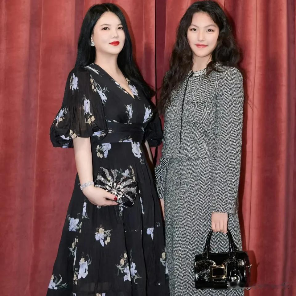 李湘养闺女真砸钱对比某些暗戳戳的操作李湘托举王诗龄堂堂正正。豪车、
