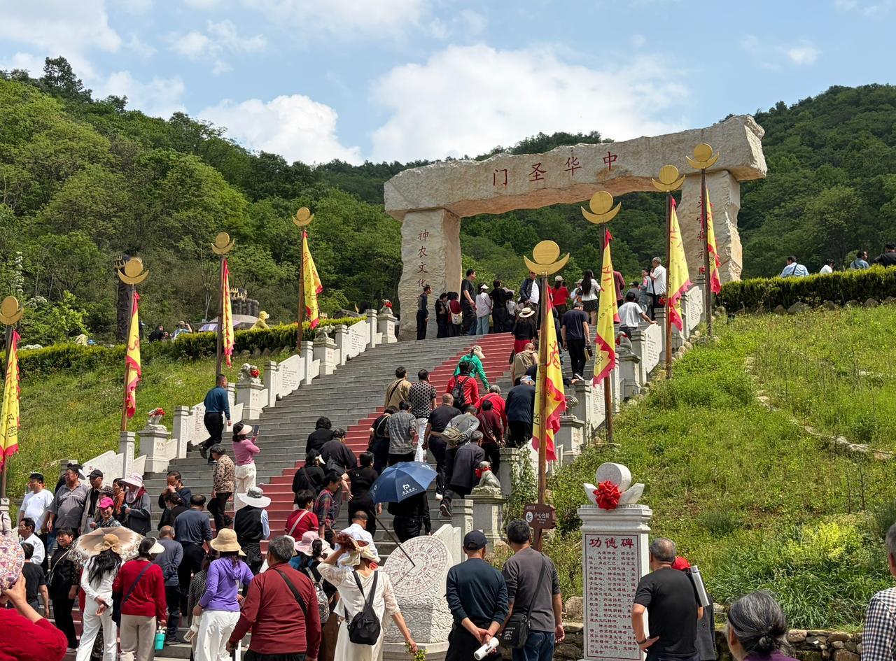 我发现一件很现实的事。生死面前，其他所有事，真的都不值一提。去年12月在