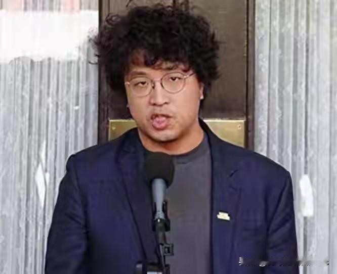 沈伯洋怂了！当地时间31日，自从被重庆警方立案侦查后，沈伯洋终于是在脸书上