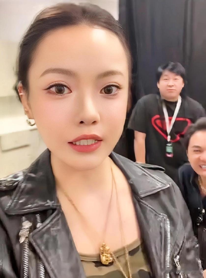 蛋蛋脱离辛选独立创业成功一周年庆典活动，各大网红全部到齐，蛋蛋爆料浙江卫视的美女